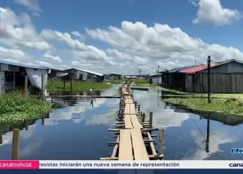 Casas inundadas por desborde de río en Iquitos