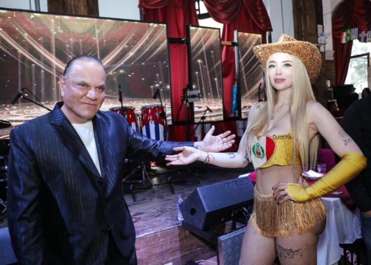 Brad Pizza y Aixa Sosa se hacen tatuajes y lucen anillos simbólicos